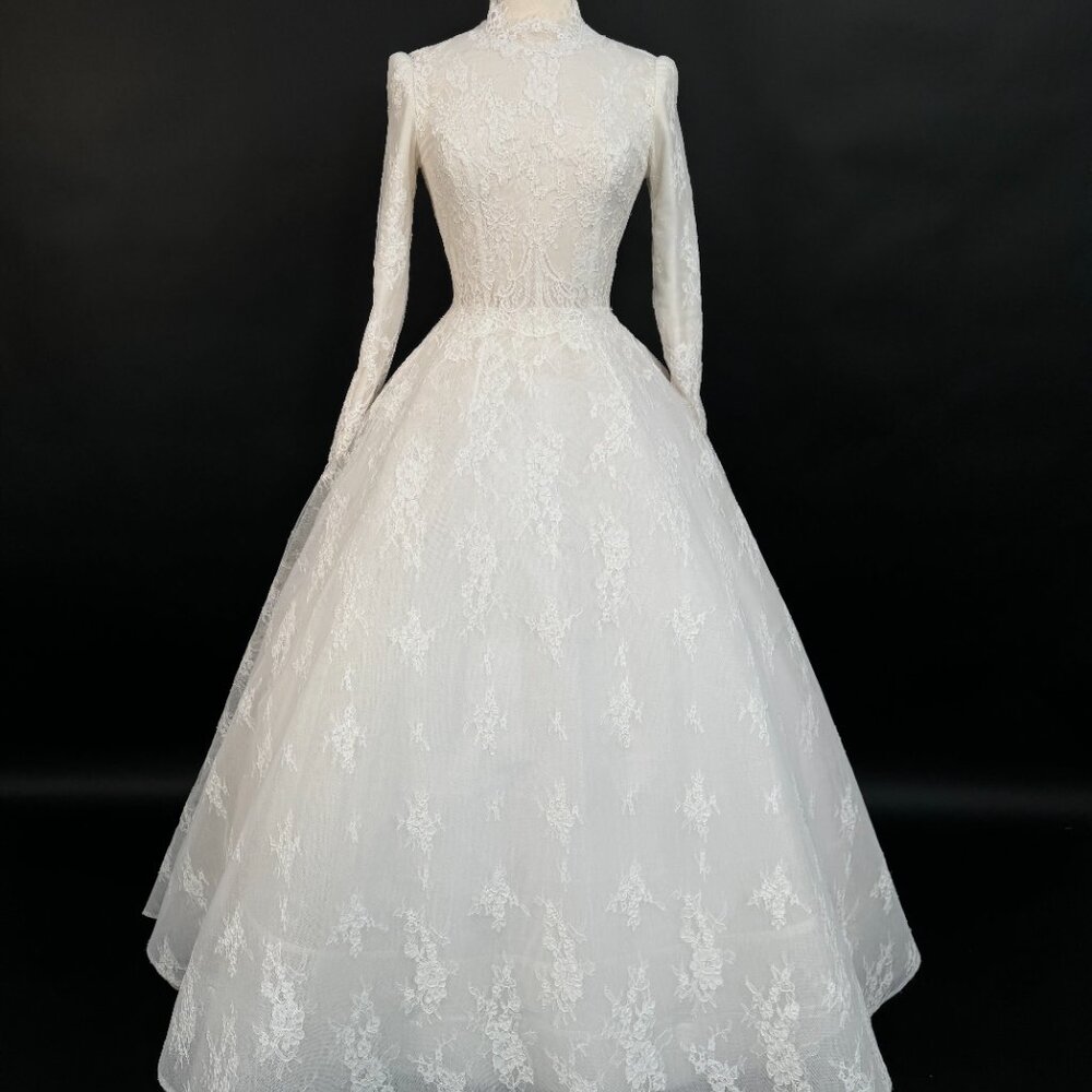Preloved US 6 Anna Augusta French Corded Lace Bridal Gown